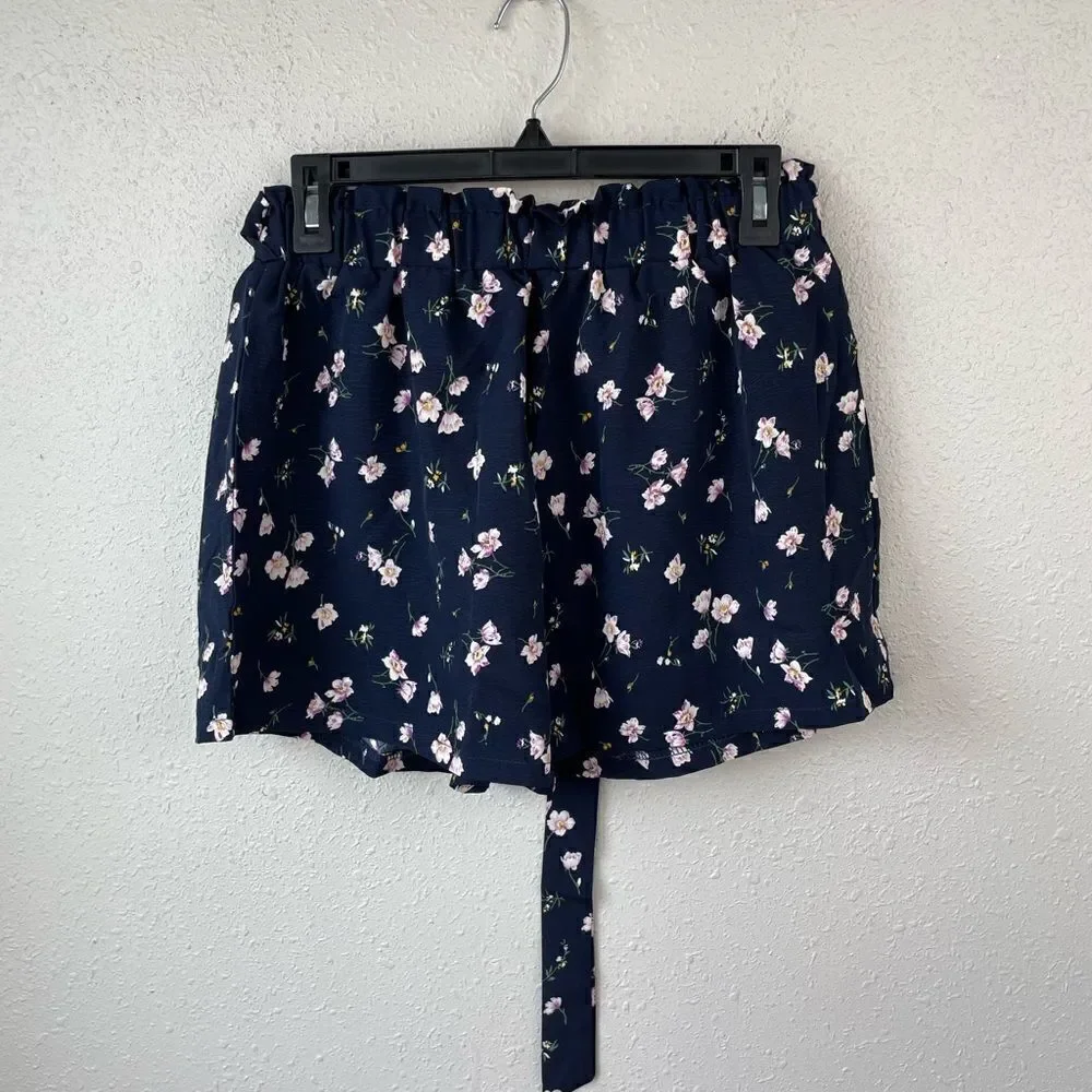 Romwe Navy Blue Floral Shorts Size L EUC